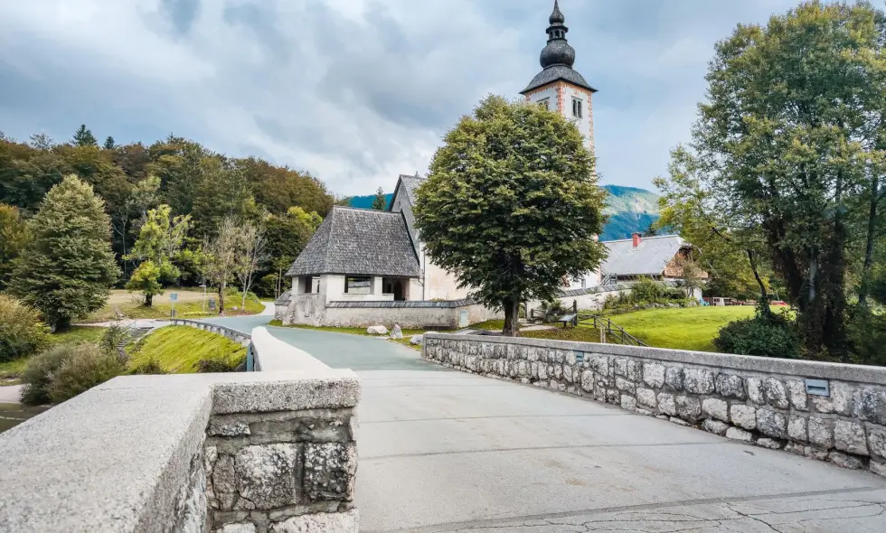 Slovenske avtoceste – hiter in varen prevoz na enostaven način