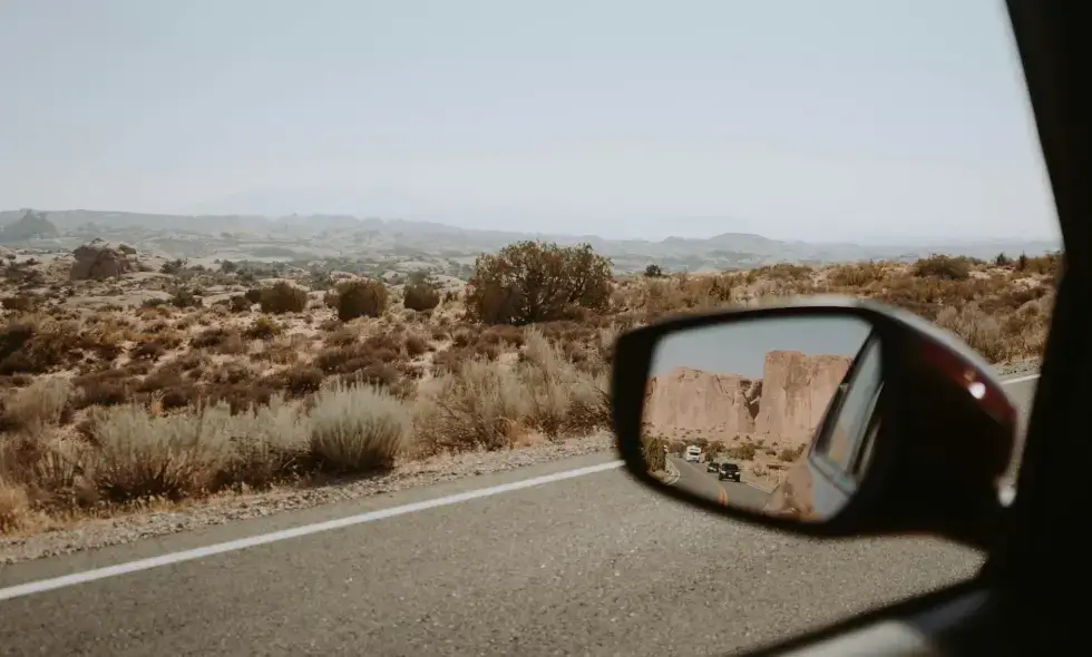 Toits solaires au-dessus de l'autoroute : Un chemin vers la réduction mondiale du dioxyde de carbone